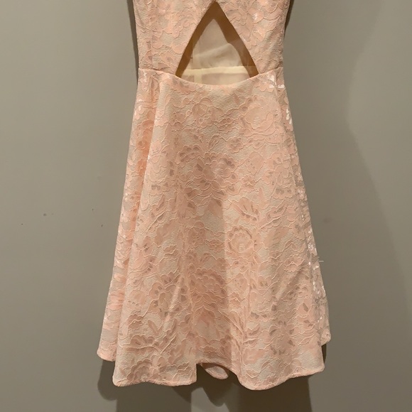 🆕 Kimchi Blue Pink Lace Dress - Women’s Size 10 - Picture 4 of 8